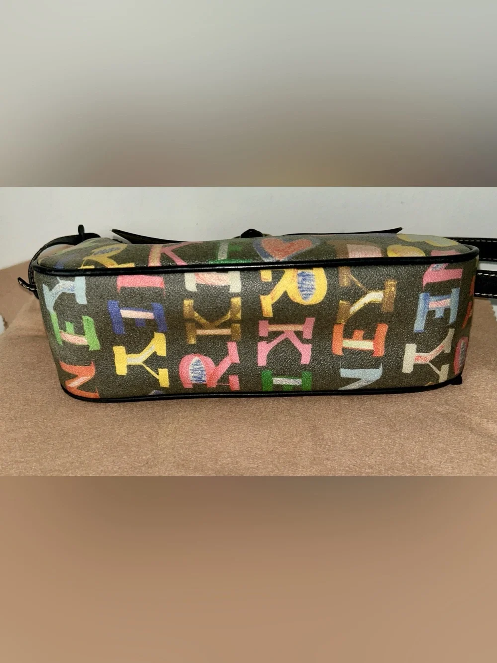 Dooney & Bourke Doodle (Crayon Graffiti) Collection Flap
Shoulder Bag. Y2K Rare - Picture 6 of 9